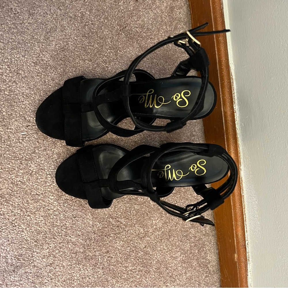 So Me Black Strap Heeled Sandal. Size 6.5